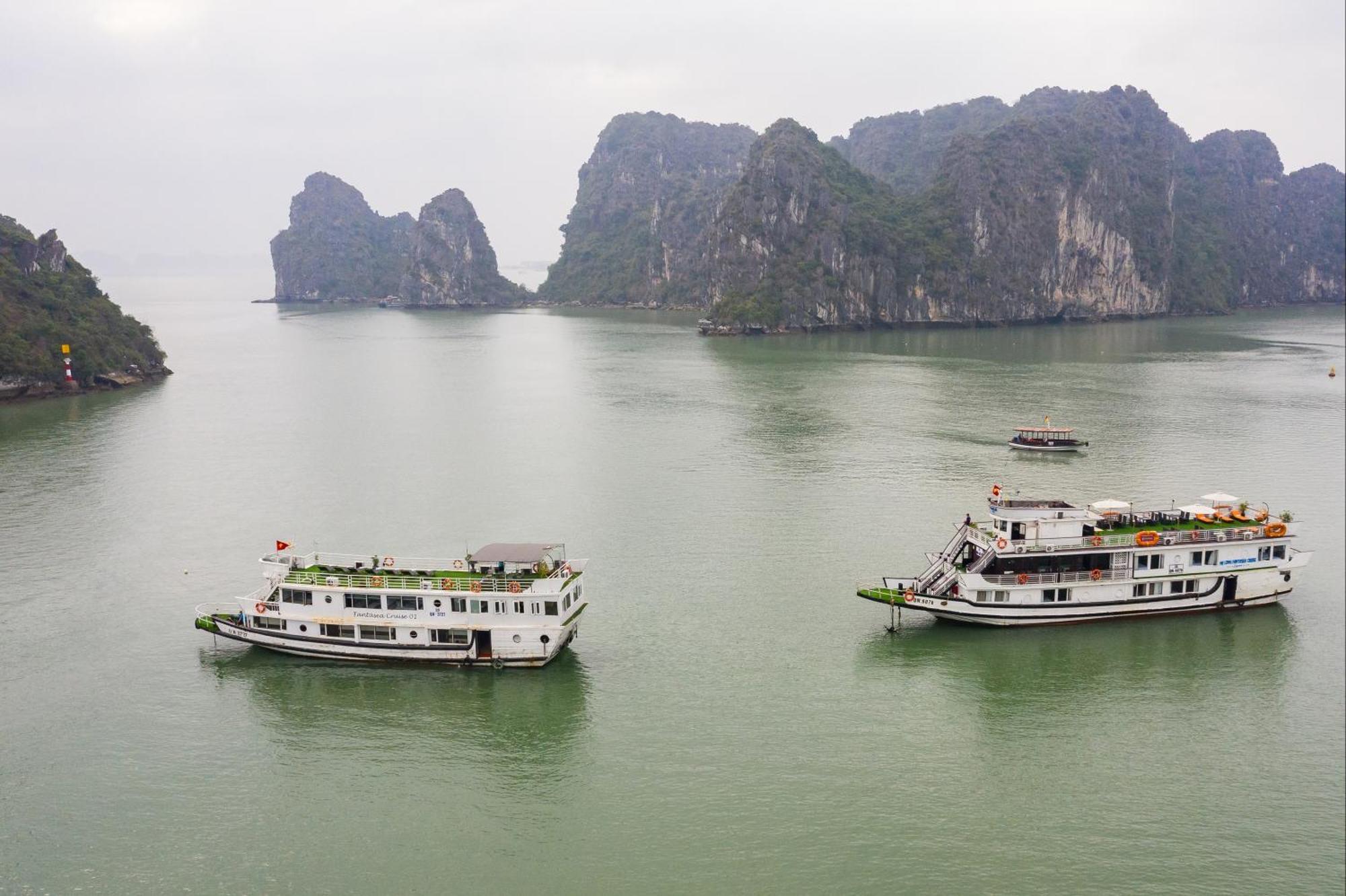 Fantasea Imperial Cruise Hotel Ha Long Exterior photo